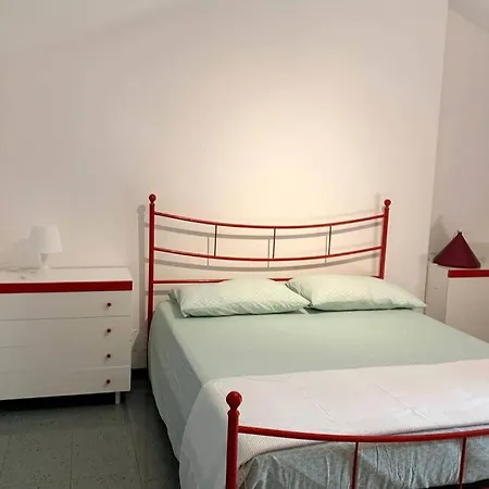 Apartment Casa Di Corso Umberto Vicino Al Mare, Alla Stazione, A Piazza Xx Settembre Ed Al Borgo Marinaro *