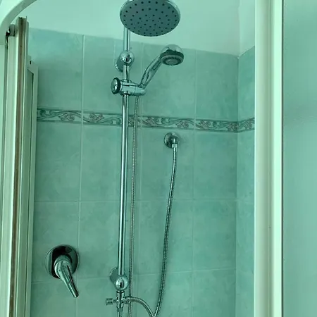 Apartment Casa Di Corso Umberto Vicino Al Mare, Alla Stazione, A Piazza Xx Settembre Ed Al Borgo Marinaro *