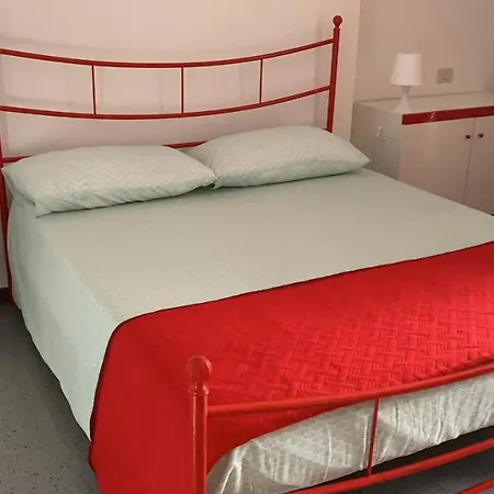 Apartment Casa Di Corso Umberto Vicino Al Mare, Alla Stazione, A Piazza Xx Settembre Ed Al Borgo Marinaro *