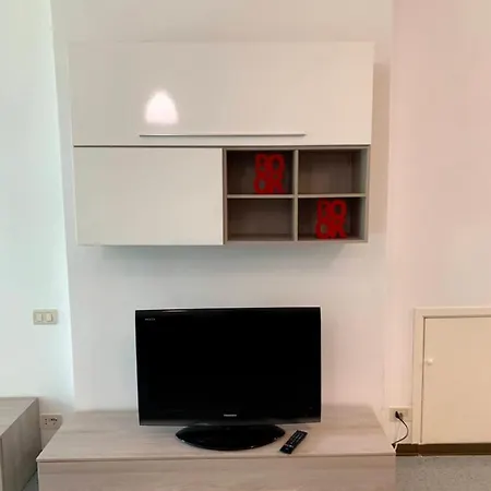 Apartment Casa Di Corso Umberto Vicino Al Mare, Alla Stazione, A Piazza Xx Settembre Ed Al Borgo Marinaro *